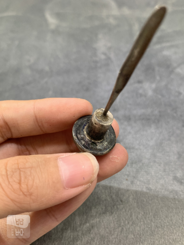 清晚期哥釉青花和合二仙纹鼻烟壶 - 图10